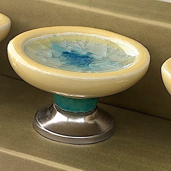 INSTANT FURNITURE UPDATE KNOBS PULLS TURQUOISE ABSTRACT CENTER SET OF 4 NIB - Picture 7 of 8